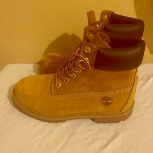 Timberland Wheat 6” Classic Boot